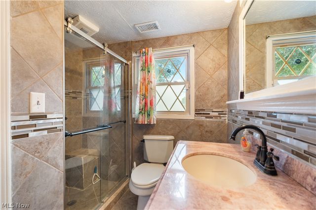 1977 Massillon Road, Akron, OH 44312
