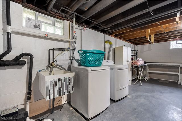 1977 Massillon Road, Akron, OH 44312