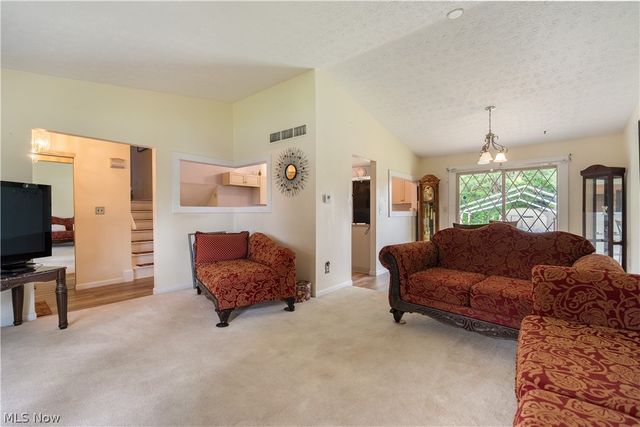 1977 Massillon Road, Akron, OH 44312