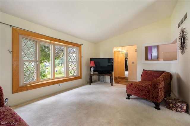 1977 Massillon Road, Akron, OH 44312