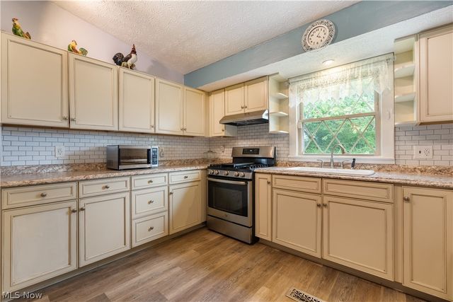 1977 Massillon Road, Akron, OH 44312