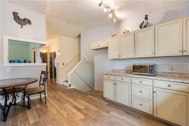 1977 Massillon Road, Akron, OH 44312