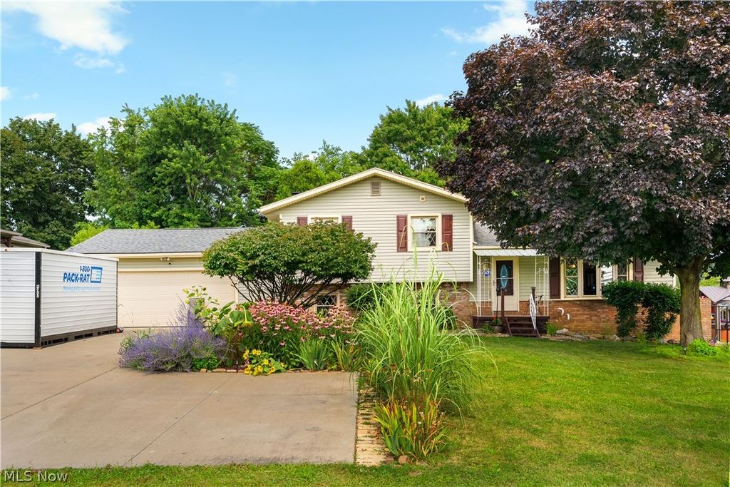 1977 Massillon Road, Akron, OH 44312