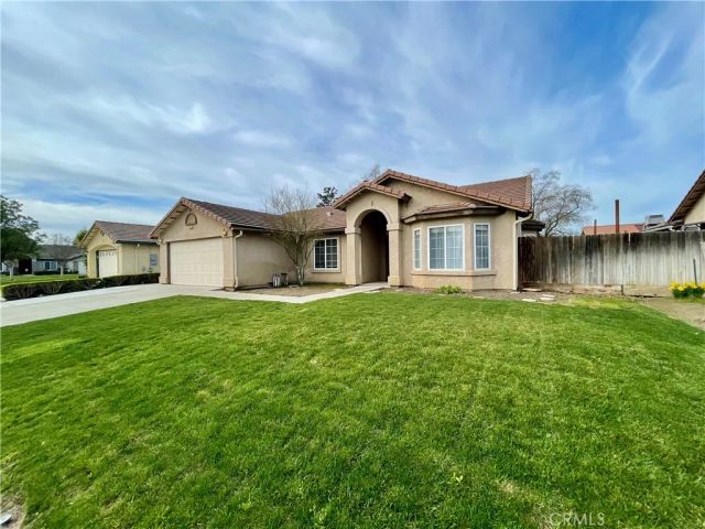 443 S Park, Kerman, CA 93630