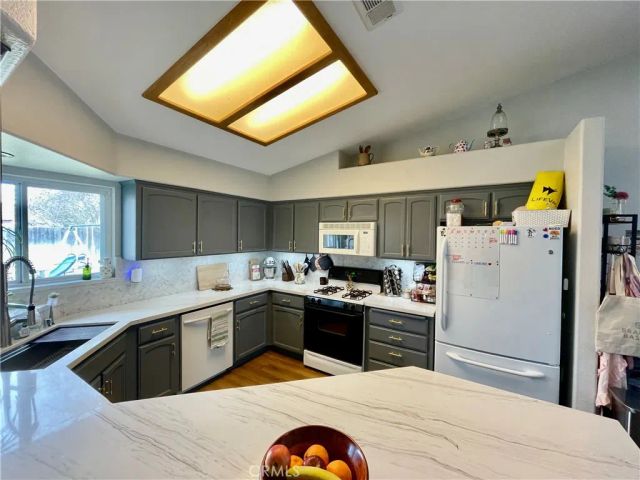 443 S Park, Kerman, CA 93630