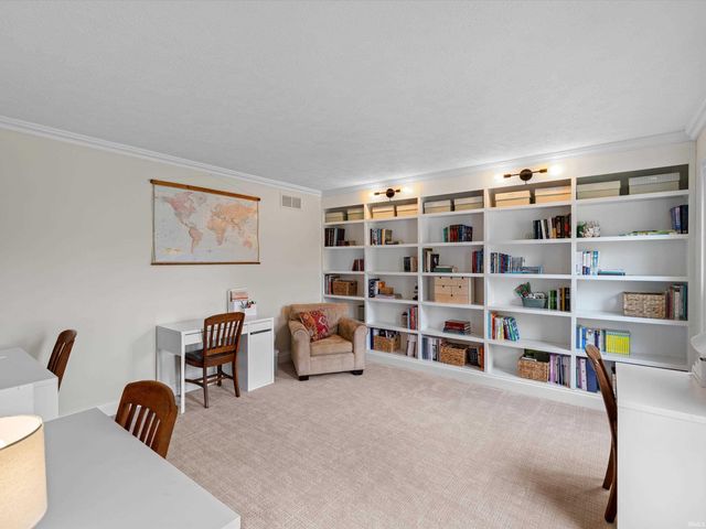 10001 Oglesby Drive, Evansville, IN 47720