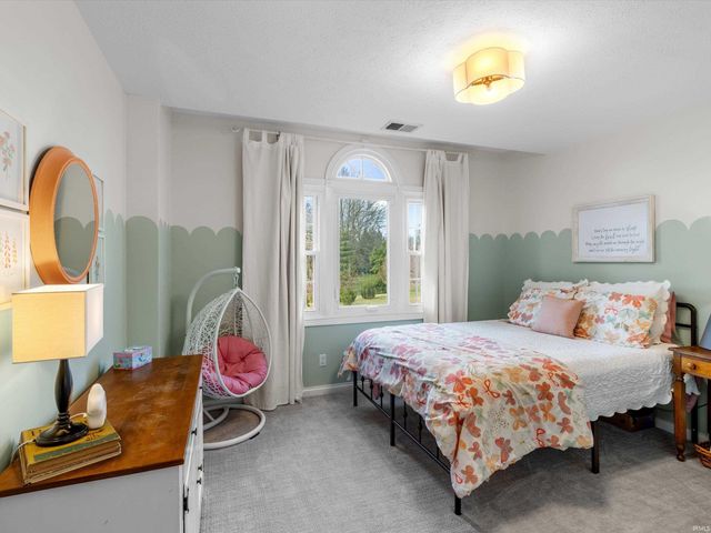 10001 Oglesby Drive, Evansville, IN 47720