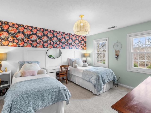 10001 Oglesby Drive, Evansville, IN 47720