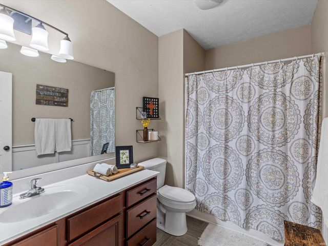 10001 Oglesby Drive, Evansville, IN 47720