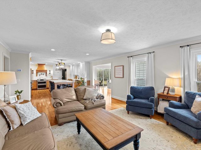 10001 Oglesby Drive, Evansville, IN 47720