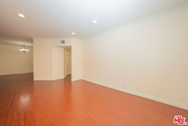 626 E Orange Grove Avenue 105, Burbank, CA 91501