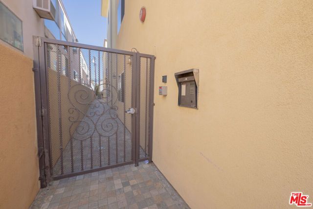 626 E Orange Grove Avenue 105, Burbank, CA 91501
