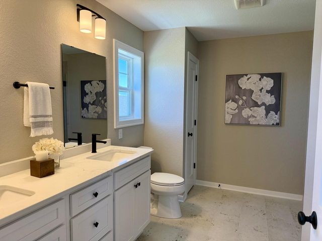N54W19340 Kearney LANE, Menomonee Falls, WI 53051