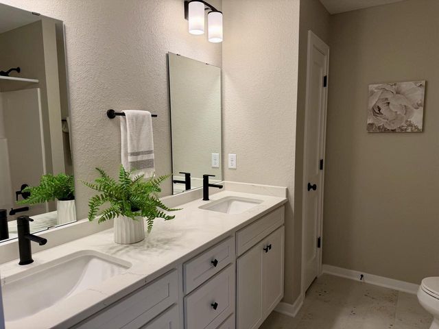 N54W19340 Kearney LANE, Menomonee Falls, WI 53051