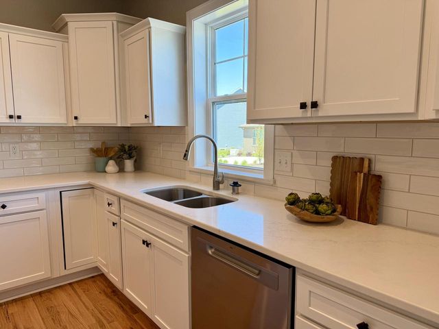 N54W19340 Kearney LANE, Menomonee Falls, WI 53051