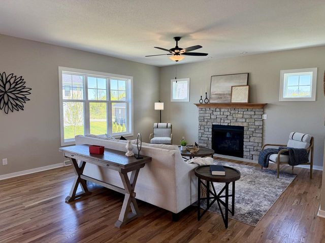 N54W19340 Kearney LANE, Menomonee Falls, WI 53051