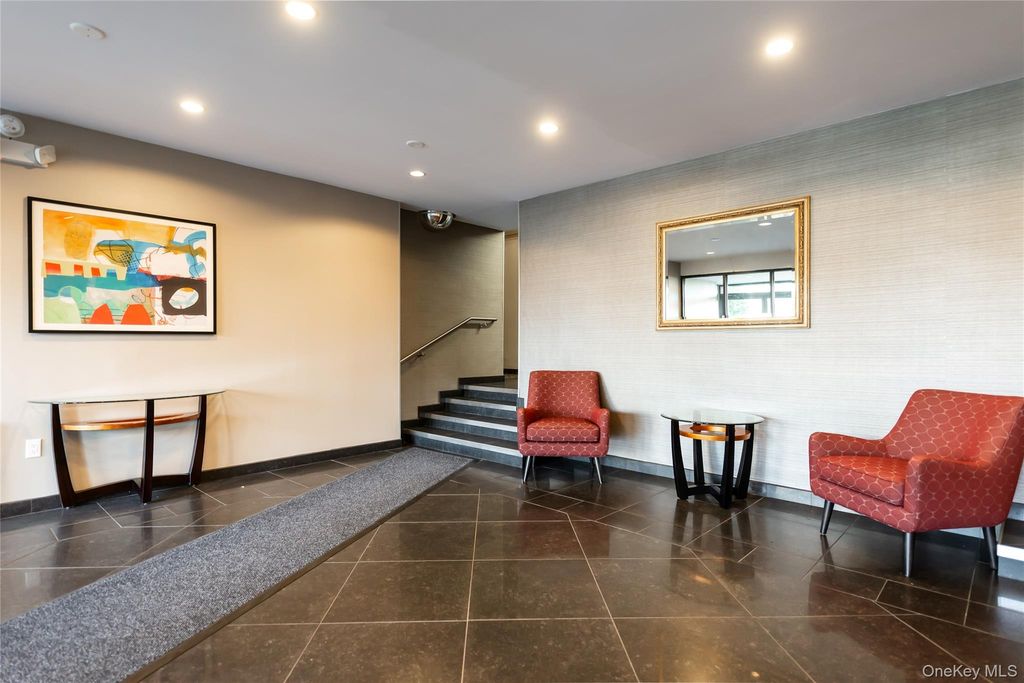 5 Birchwood Court 2-0, Mineola, NY 11501 — photo 5