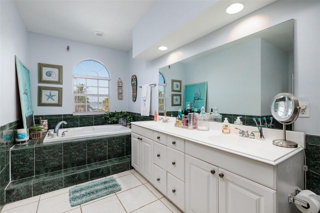 407 8TH AVENUE N, Tierra Verde, FL 33715