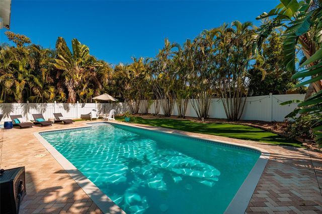 407 8TH AVENUE N, Tierra Verde, FL 33715