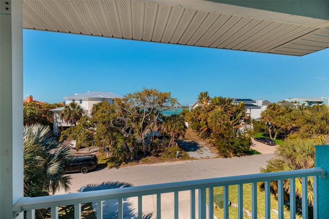 407 8TH AVENUE N, Tierra Verde, FL 33715