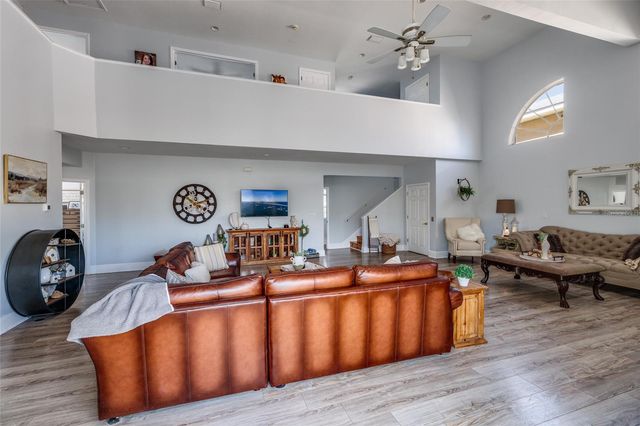 407 8TH AVENUE N, Tierra Verde, FL 33715