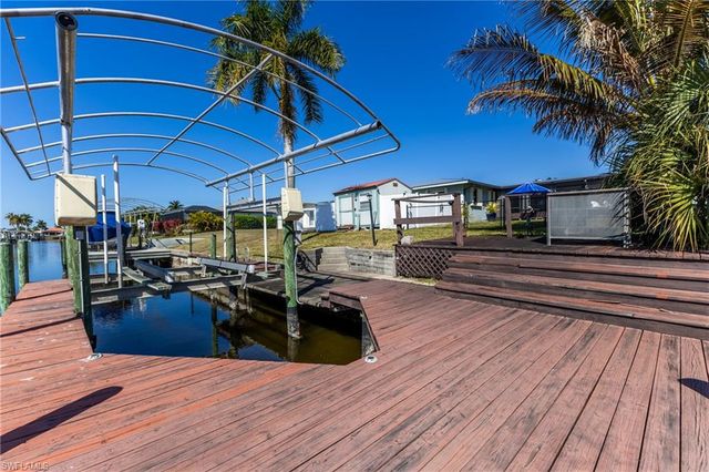 1226 SE 23rd ST, Cape Coral, FL 33990