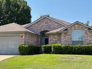 2200 Belton Drive, Arlington, TX 76018
