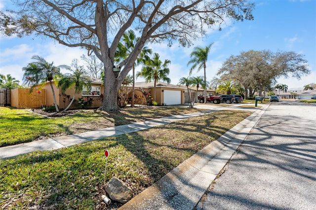 12114 RHONDA TERRACE, Seminole, FL 33772