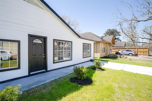 7318 Dahlia Street A, Houston, TX 77012