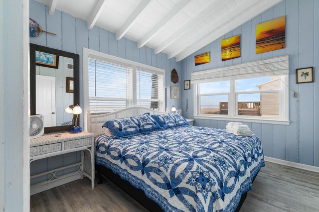 16519 Jamaica Beach Road, Jamaica Beach, TX 77554