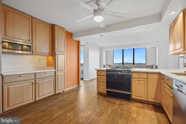 5225 POOKS HILL RD #1412N, Bethesda, MD 20814