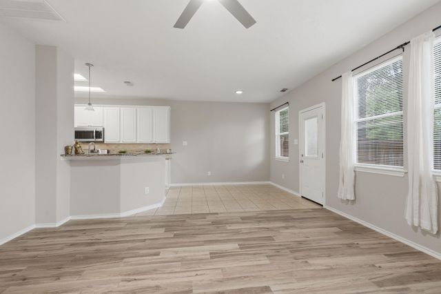 71 S Burberry Park Circle, The Woodlands, TX 77382