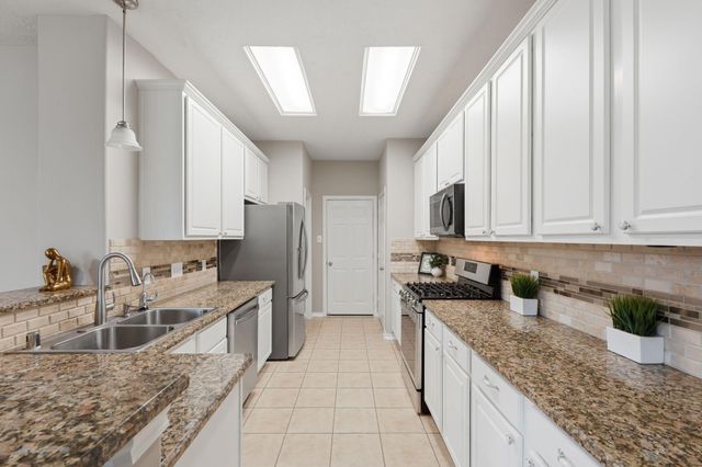 71 S Burberry Park Circle, The Woodlands, TX 77382