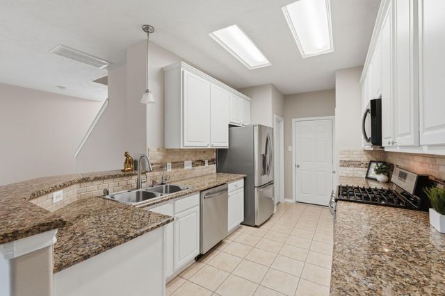 71 S Burberry Park Circle, The Woodlands, TX 77382