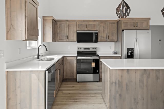 2623 38 Avenue S, Moorhead, MN 56560