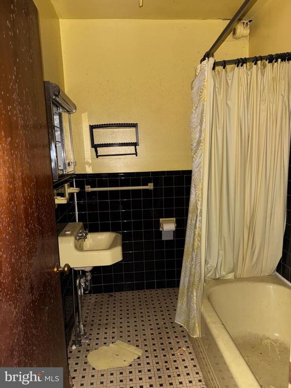 2331 SAINT ALBANS ST, PHILADELPHIA, PA 19146 — photo 3