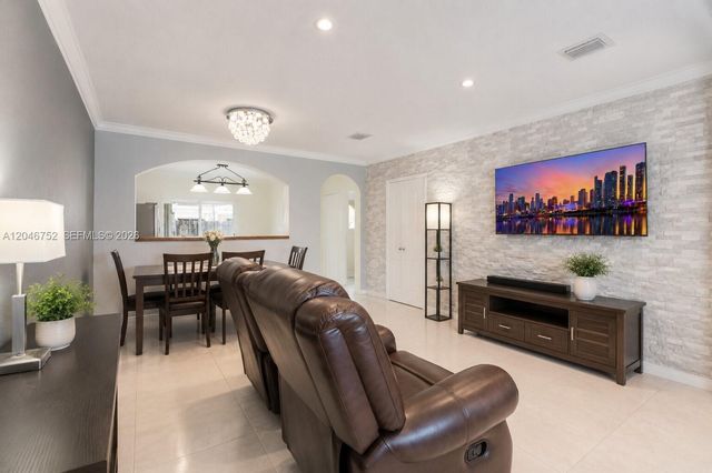 3539 W 76th Street 6, Hialeah, FL 33018