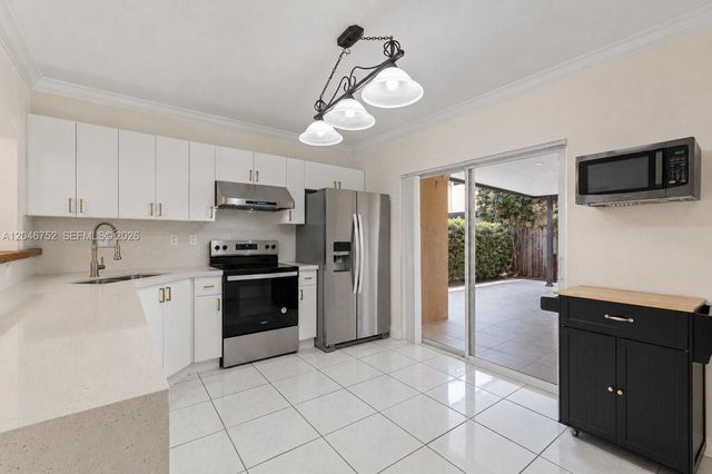 3539 W 76th Street 6, Hialeah, FL 33018