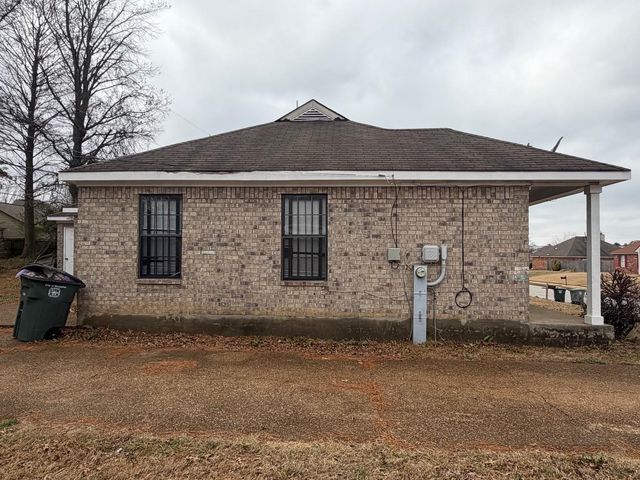 6483 S COPPER VALLEY DR, Memphis, TN 38141