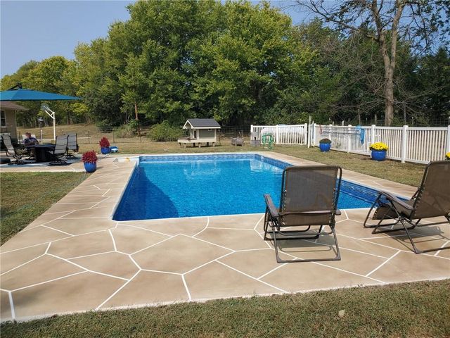 17323 Landmark Drive, Holt, MO 64048