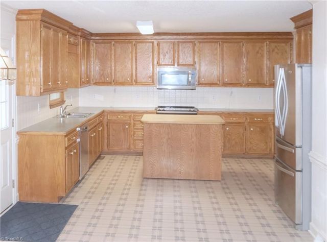 6125 Tennyson Drive, Kernersville, NC 27284