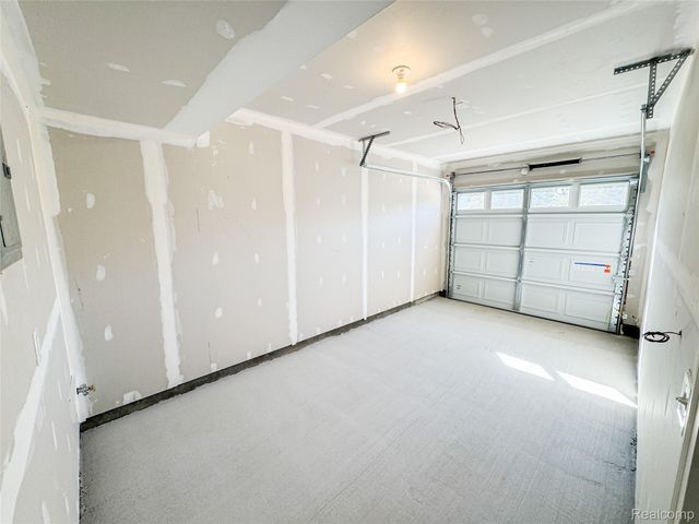 107 Oakwood Street, Holly Village, MI 48442