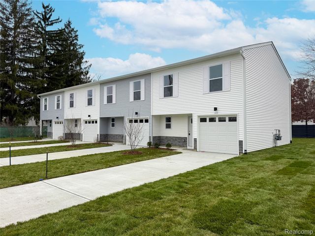 107 Oakwood Street, Holly Village, MI 48442