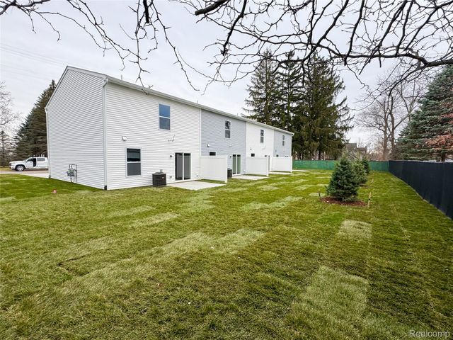 107 Oakwood Street, Holly Village, MI 48442