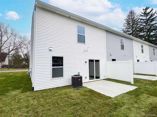 107 Oakwood Street, Holly Village, MI 48442