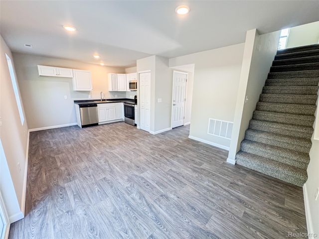 107 Oakwood Street, Holly Village, MI 48442