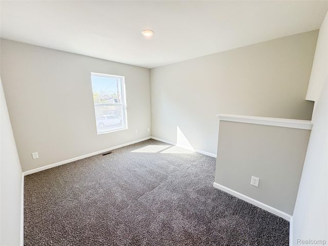 107 Oakwood Street, Holly Village, MI 48442