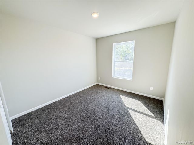 107 Oakwood Street, Holly Village, MI 48442