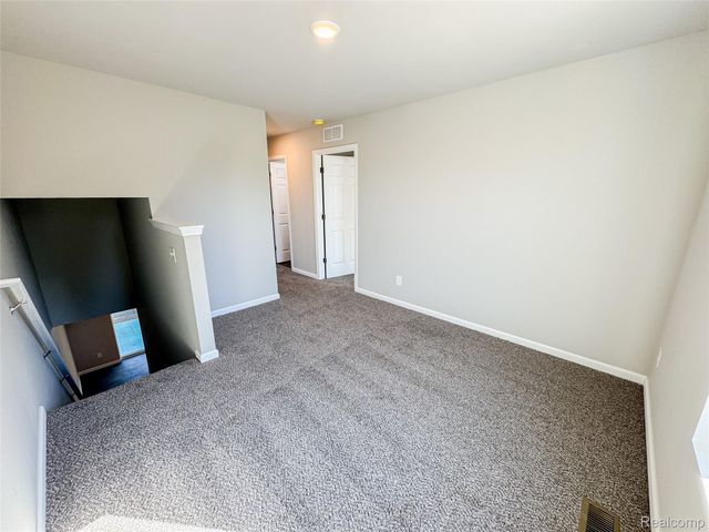 107 Oakwood Street, Holly Village, MI 48442