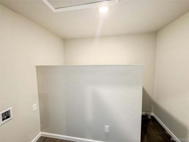 107 Oakwood Street, Holly Village, MI 48442